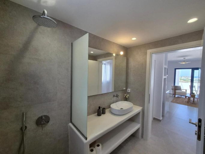 Bathroom 2, White wave houses, South Aegean