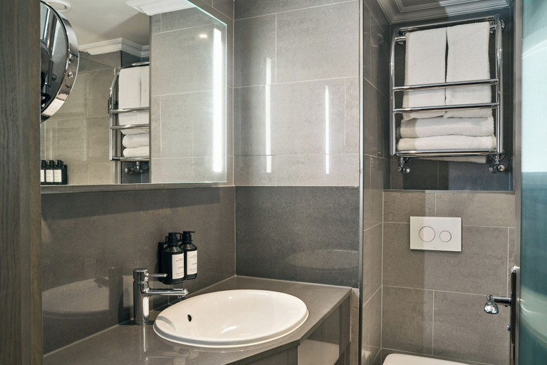 Bathroom 5, Radisson Blu Hotel, London Mercer Street, London