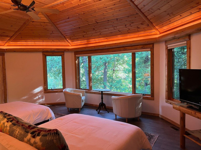 Bedroom 2, Boardman Monarch Upscale River Lodge HOT Tub!, Grand Traverse