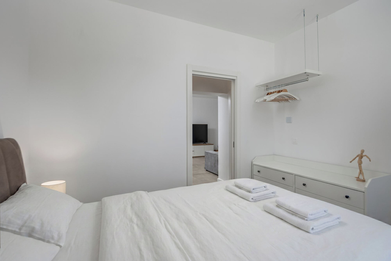 Room 2, Holiday Home Elora Seaview Private Pool And Garden, Kostrena
