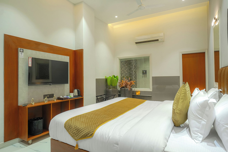 Room 5, THE LEAF HOTEL, Ludhiana