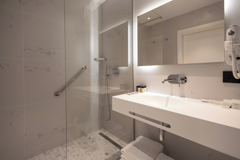 Bathroom 4, Mango Luxury Resorts, Sarandës
