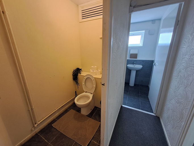 Bathroom 5, Apartment Sleeps 5 With Parking, Nottingham