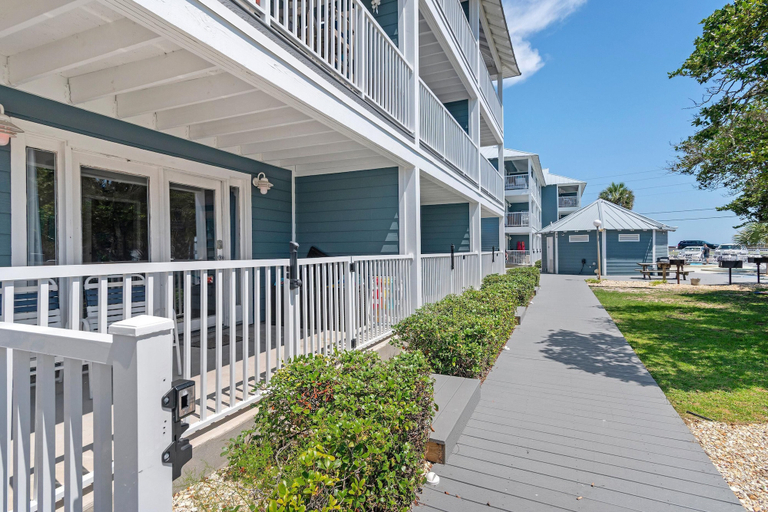 Exterior 4, Summer Breeze 112, Walton