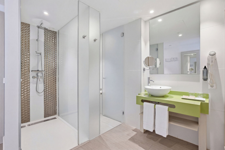 Bathroom 5, Hotel Luxor, Baleares