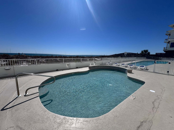 Pool 5, Welcome to a Beautifully Updated 2br/2ba Gulf-front Escape, Baldwin