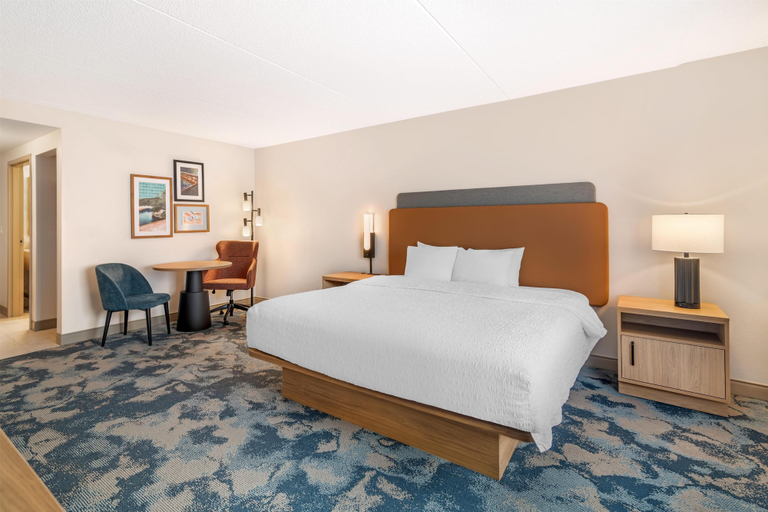 Bedroom 3, Hampton Inn Schenectady Downtown, Schenectady