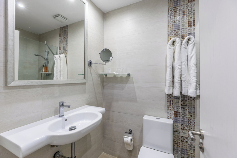 Bathroom 5, Hoposa Hotel Niu, Baleares