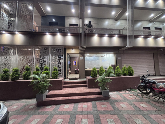 Others 5, Hotel 777, Indore