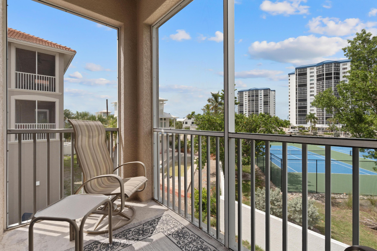 Interior 3, White Cap Condo B201, Lee