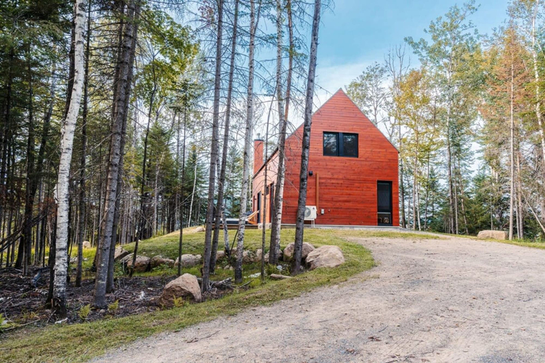 Others 5, Bright Chalet With hot tub and Indoor Sauna, Les Laurentides
