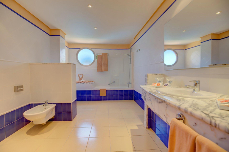 Bathroom 5, SBH Costa Calma Beach Resort, Las Palmas