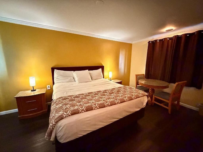 Bedroom 4, Skyline Inn, Atlantic