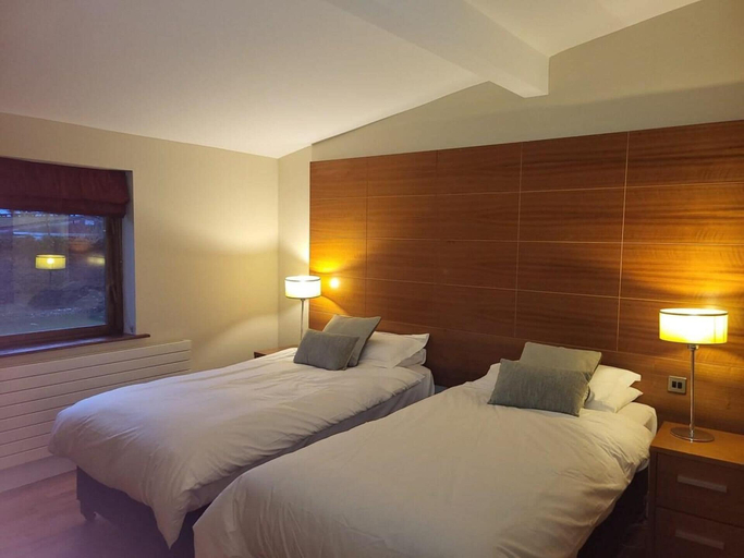 Room 2, Luxury 2 Bed Lodge, Beside Castlemartyr Resort