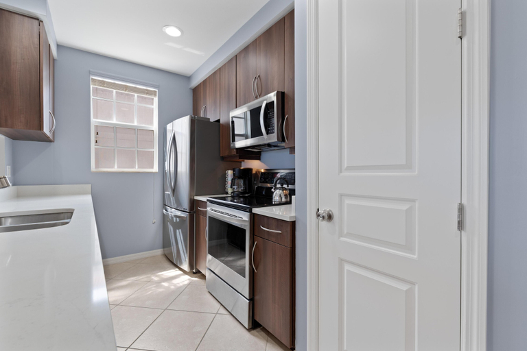 Private kitchen 5, White Cap Condo B201, Lee