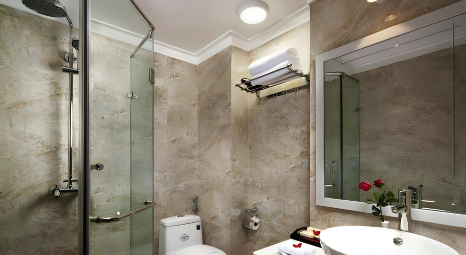 Bathroom 5, Golden Moon Suite Hotel, Hoàn Kiếm