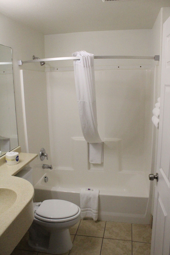Bathroom 4, Motel 6 Idaho Falls, ID - Snake River, Bonneville