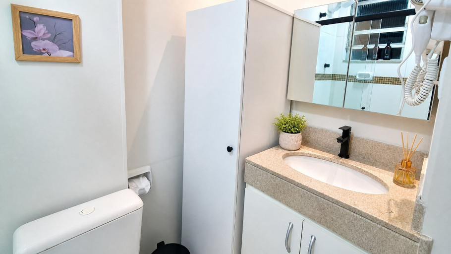 Bathroom, Baronesa de Arary, São Paulo
