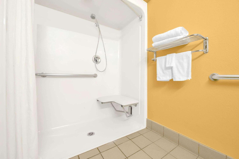Bathroom 3, Longhorn Inn & Suites, Potter