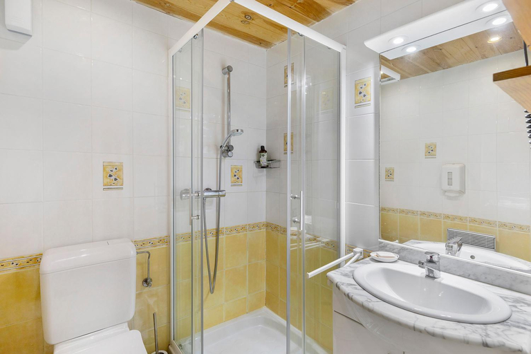 Bathroom 3, La Ferme Du Mont Blanc, Haute-Savoie