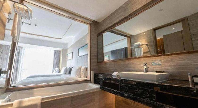 Bathroom 3, The Qube Hotel Jingzhou, Jingzhou