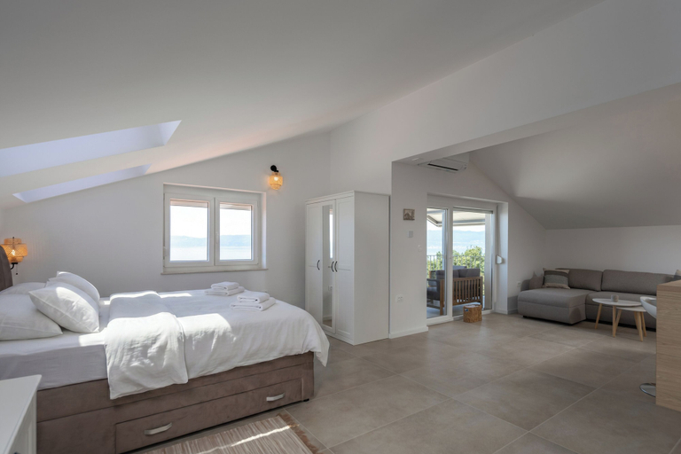 Room 5, Holiday Home Elora Seaview Private Pool And Garden, Kostrena