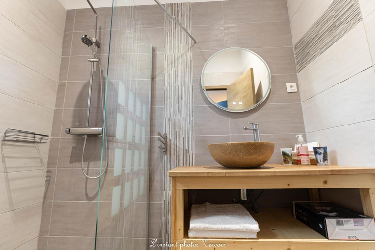 Bathroom 3, Aux Buis Gourmands, Drôme