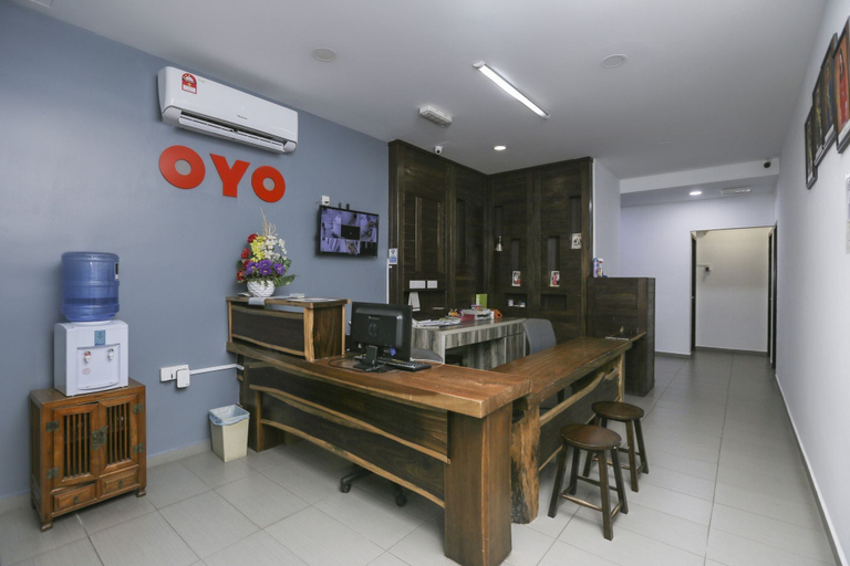 Food & Drinks 5, OYO 89915 East Mount Hotel, Pontian