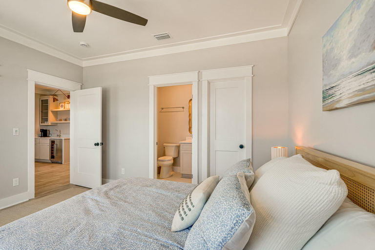 Room 3, Windward Crest, Gulf