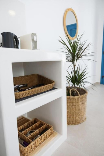 Interior 4, White wave houses, South Aegean