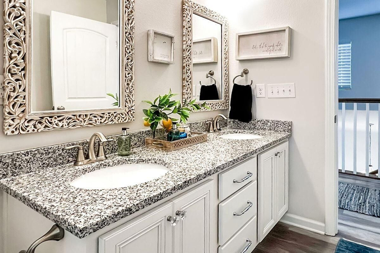 Bathroom 5, Arlanymor, Gulf