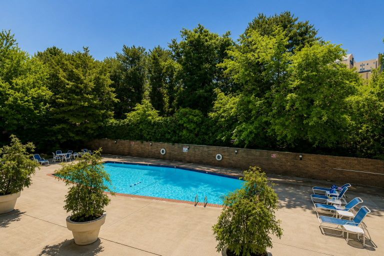 Sport & Beauty 5, Beautiful 3BR Condo in DTWN Pool Access, Atlanta
