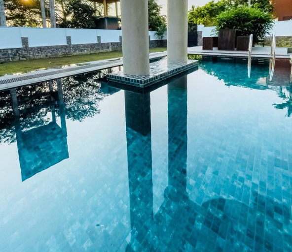 Pool 2, Airport Luxury Villa 65 Negombo, Katana