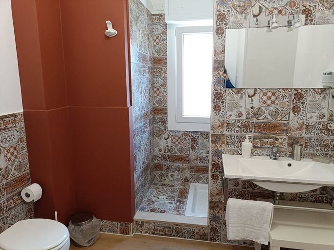 Bathroom 4, Sbarco dei 1000, Trapani