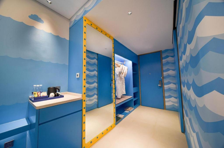 Bathroom 5, Dolphin Bay Hotel, Kunming