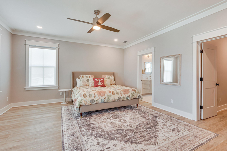 Room 2, Windward Crest, Gulf