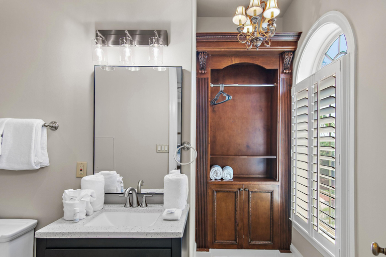 Bathroom 5, Villa Mirabella, Walton