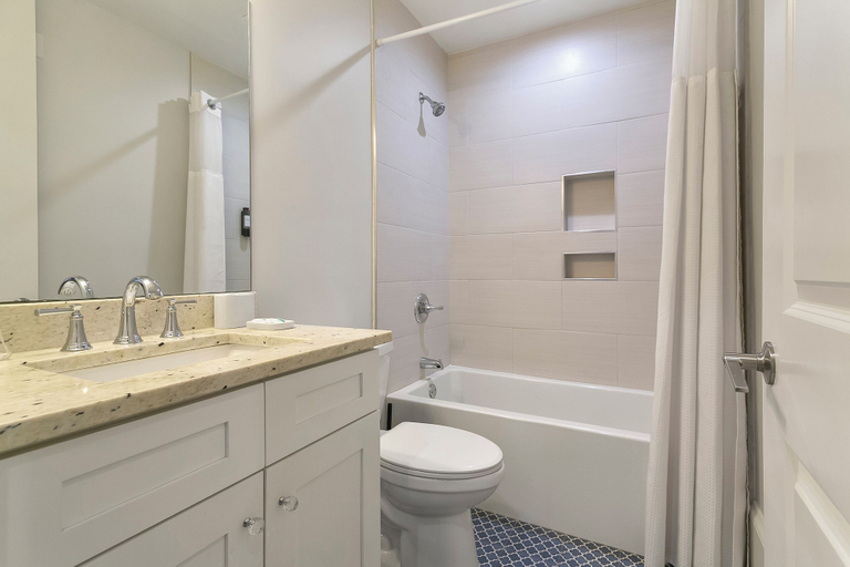Bathroom 5, The Melody, Orleans