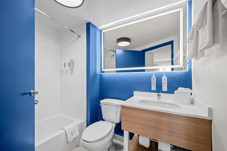 Bathroom 4, Spark by Hilton Fort Myers, Lee