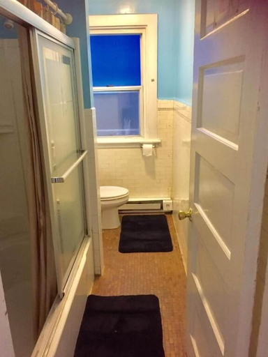 Bathroom 2, Washington Capital Hostel, Washington D.C.