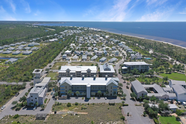 Exterior 3, Arlanymor, Gulf