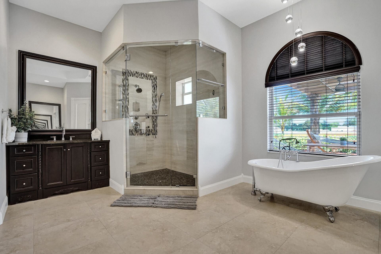 Bathroom 4, 8-BR with Pool & Mini-golf & Soccer, Broward