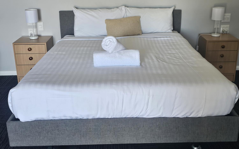 Bedroom 2, Hive Hotel, Eurobodalla