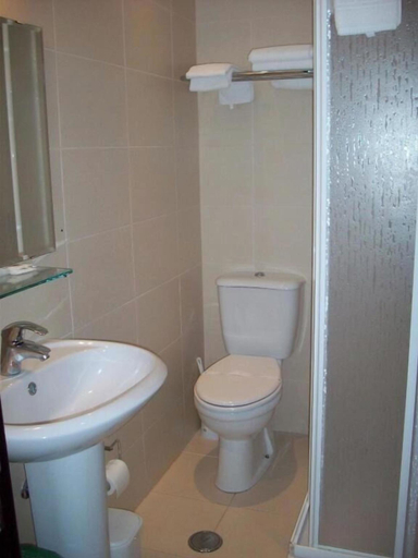 Bathroom 4, Residencial São Francisco by Umbral, Ourém