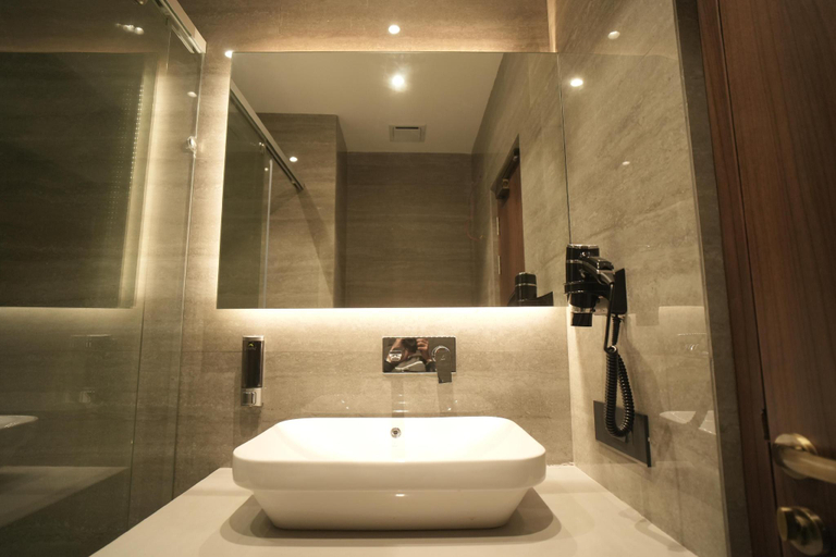 Bathroom 4, Regent Park Hotel, Jalandhar