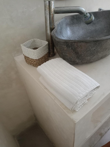 Others 3, Sodara Villas batu bolong, Badung