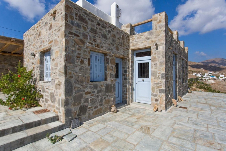 4, An Amazing Stone Villa-A in Serifos w/shared Pool, South Aegean