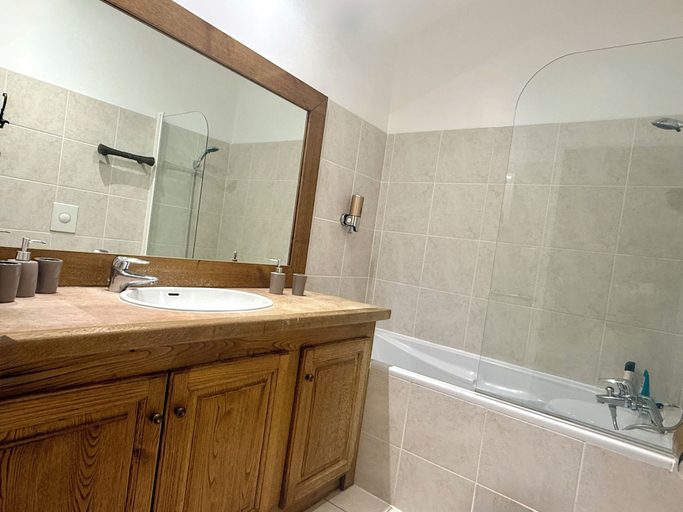 Bathroom 5, Chateau de Murviel, Hérault