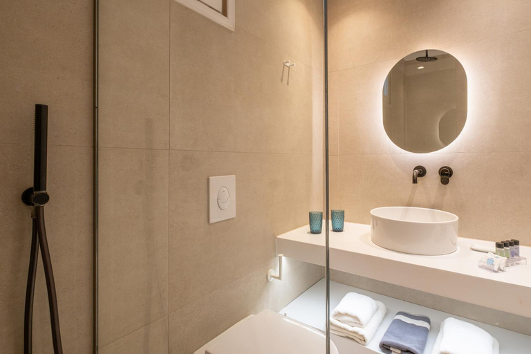 Bathroom 4, Kamari Beach, South Aegean