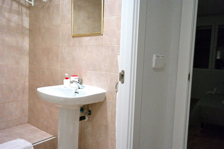Bathroom 3, Fuencarral Apartments, Madrid